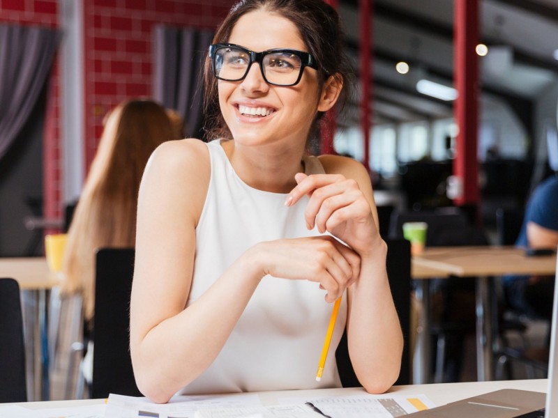 Werkzoekende die vacatures bekijkt